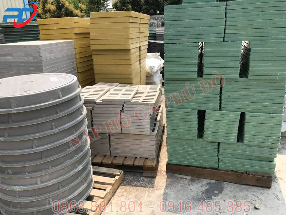 Kiểm tra chất lượng nắp hố ga trước khi xuất kho