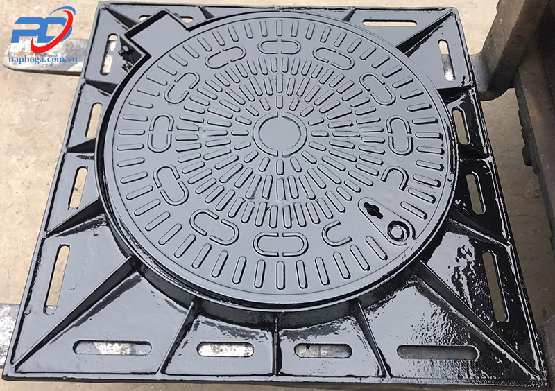 Đảm bảo chất lượng nắp hố ga trước khi đ&oacute;n b&atilde;o
