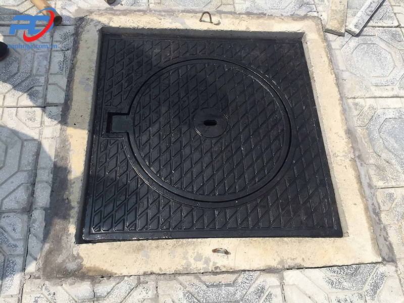 Khái niệm, cấu tạo, ưu điểm của nắp gang hố ga 900x900